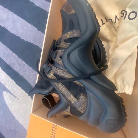 Woman’s Louis Vuitton sneakers size 38.5 brand new - Picture 6 of 8